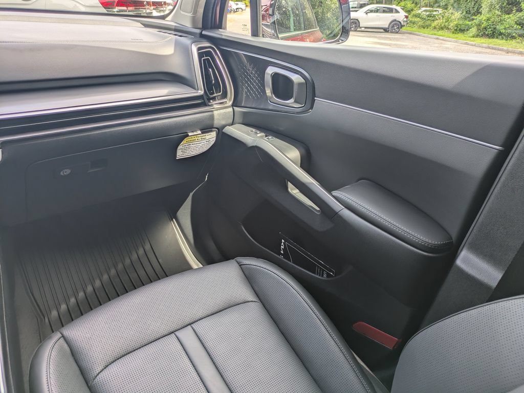 Used 2025 Kia Sorento EX w/ Panoramic Sunroof Package FWD image 17