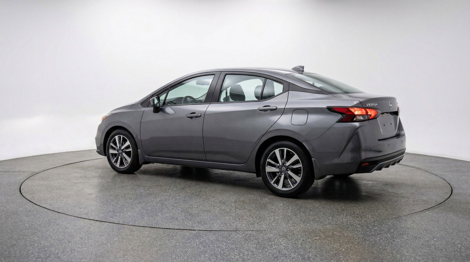 Used 2025 Nissan Versa SV image 5