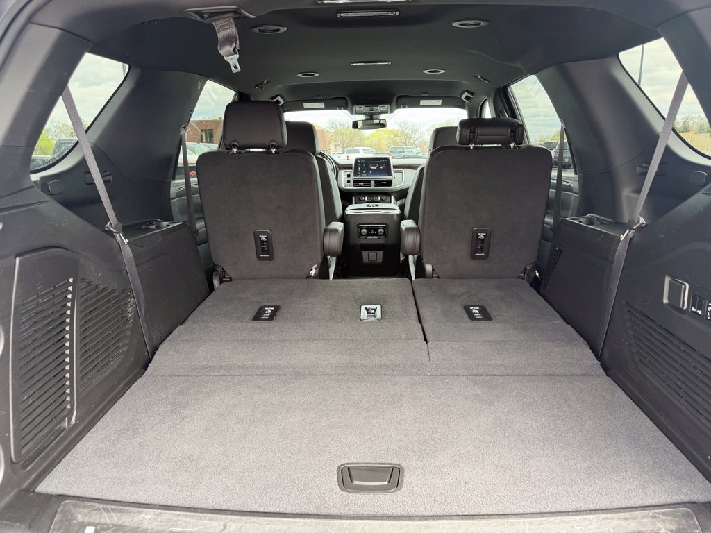 Used 2022 Chevrolet Tahoe Z71 w/ Luxury Package AWD/4WD image 27