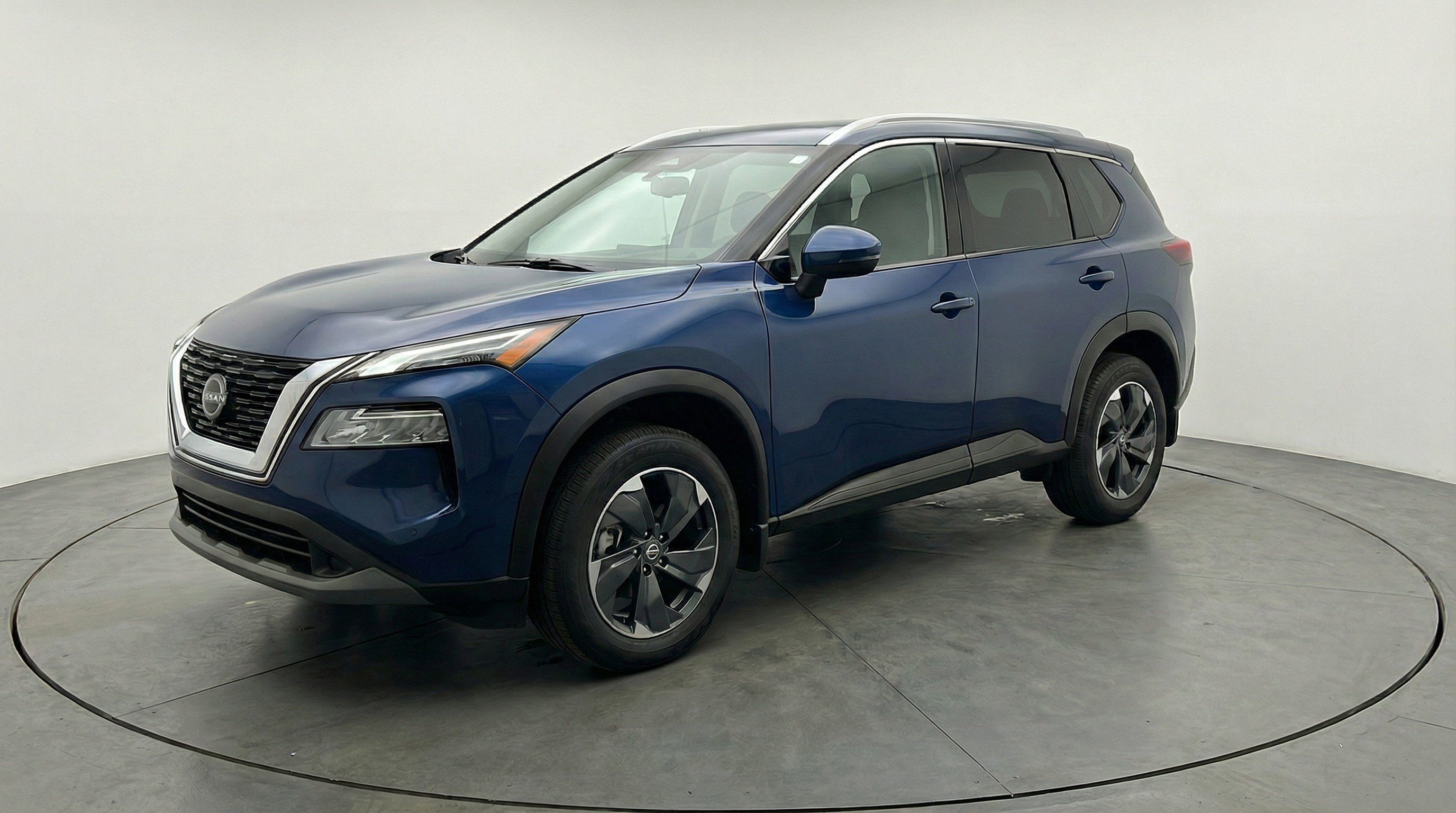 Used 2025 Nissan Rogue SV image 3