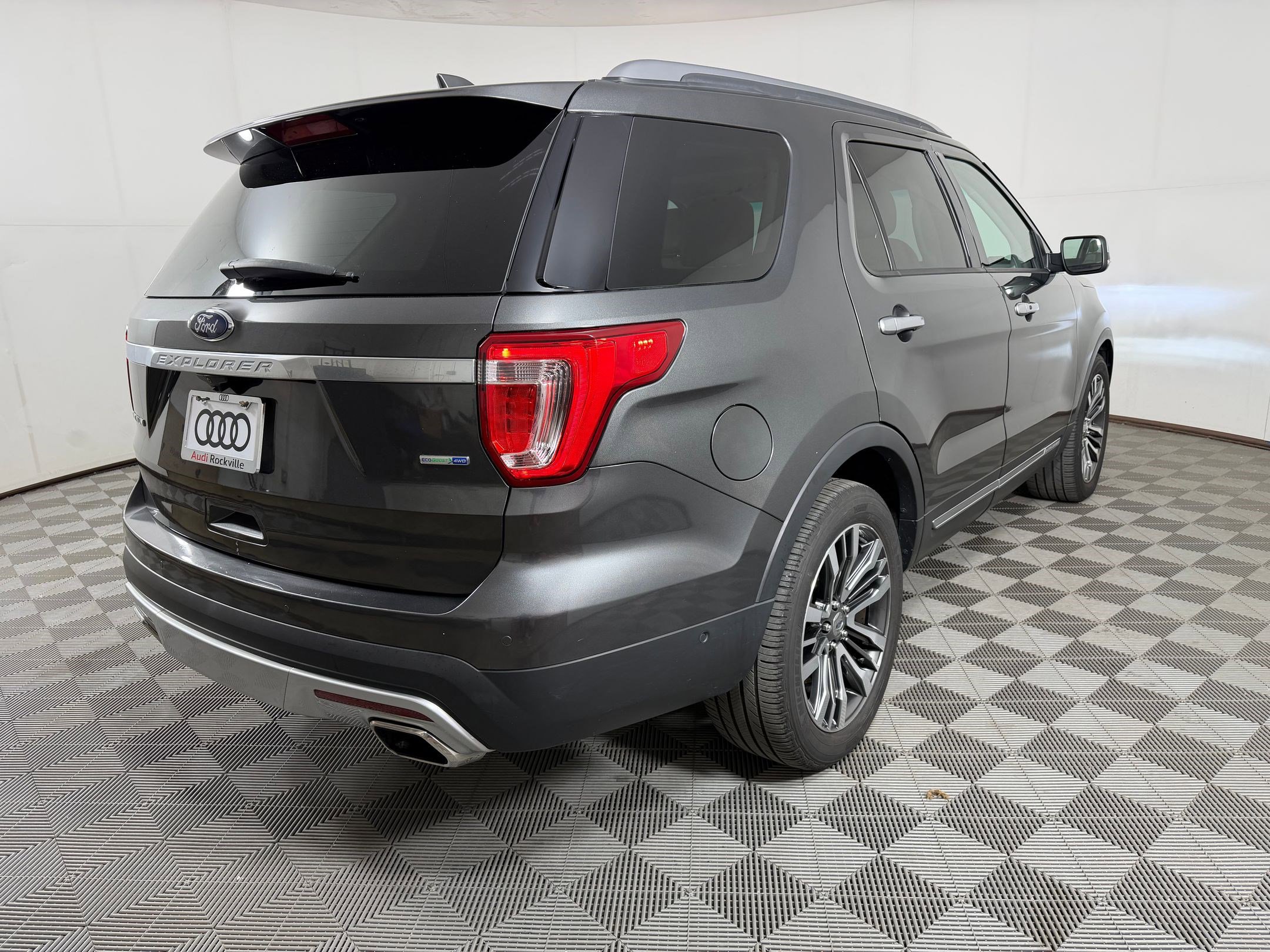 Used 2016 Ford Explorer Platinum AWD/4WD image 9