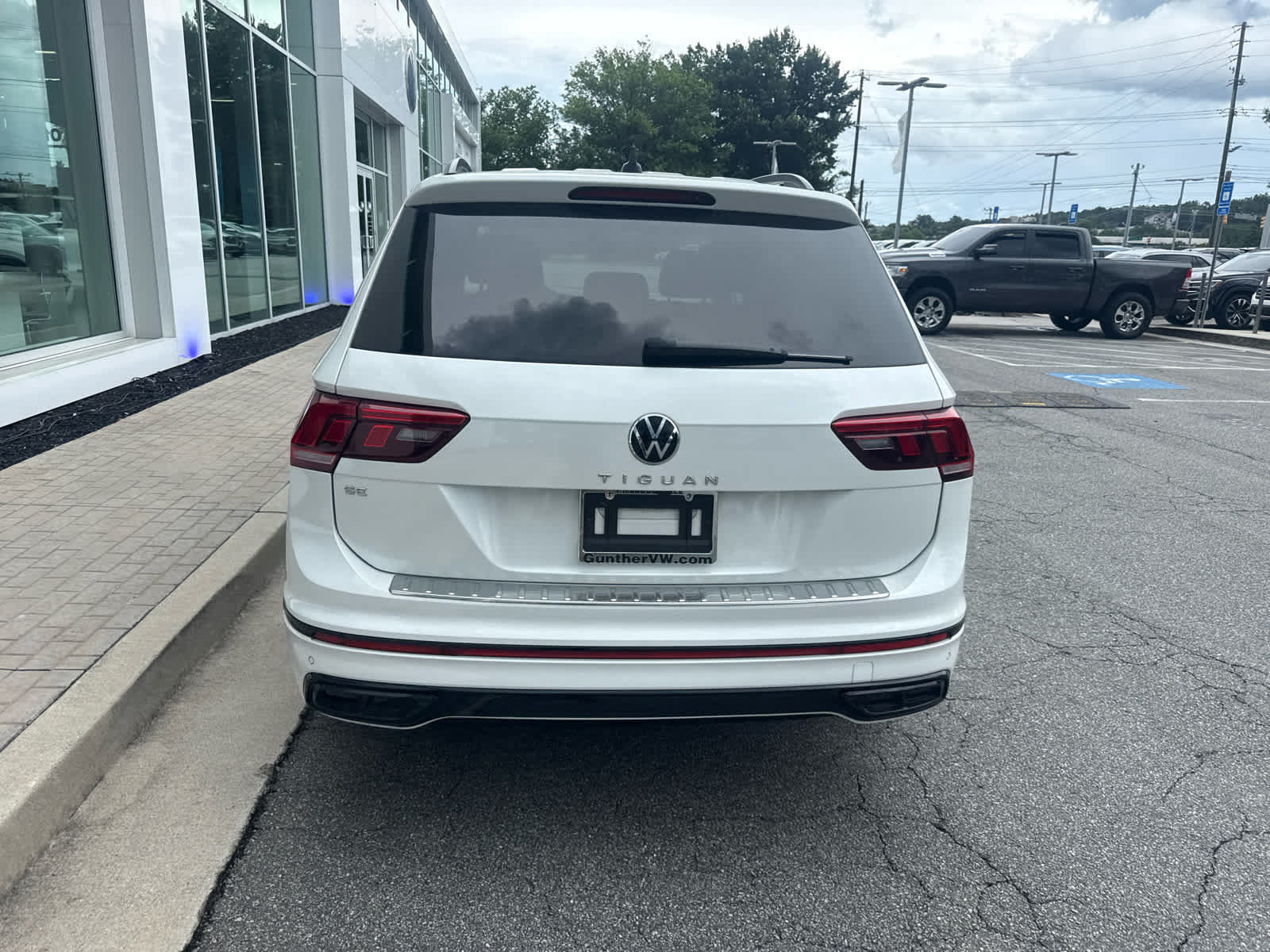 Certified 2023 Volkswagen Tiguan SE R-Line FWD image 6