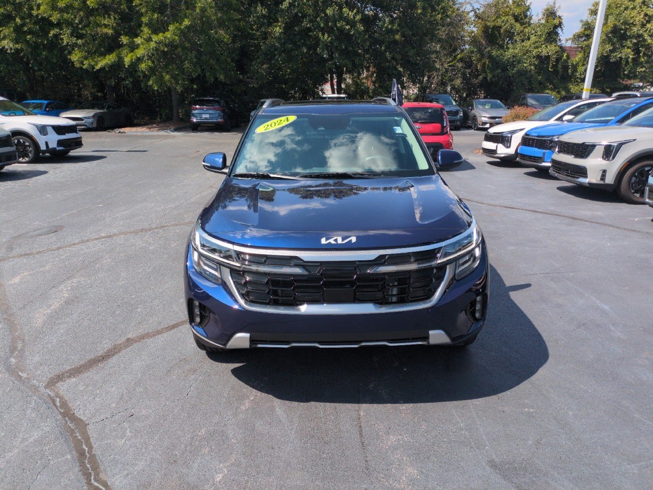 Certified 2024 Kia Seltos SX w/ SX Sunroof Package AWD/4WD image 2