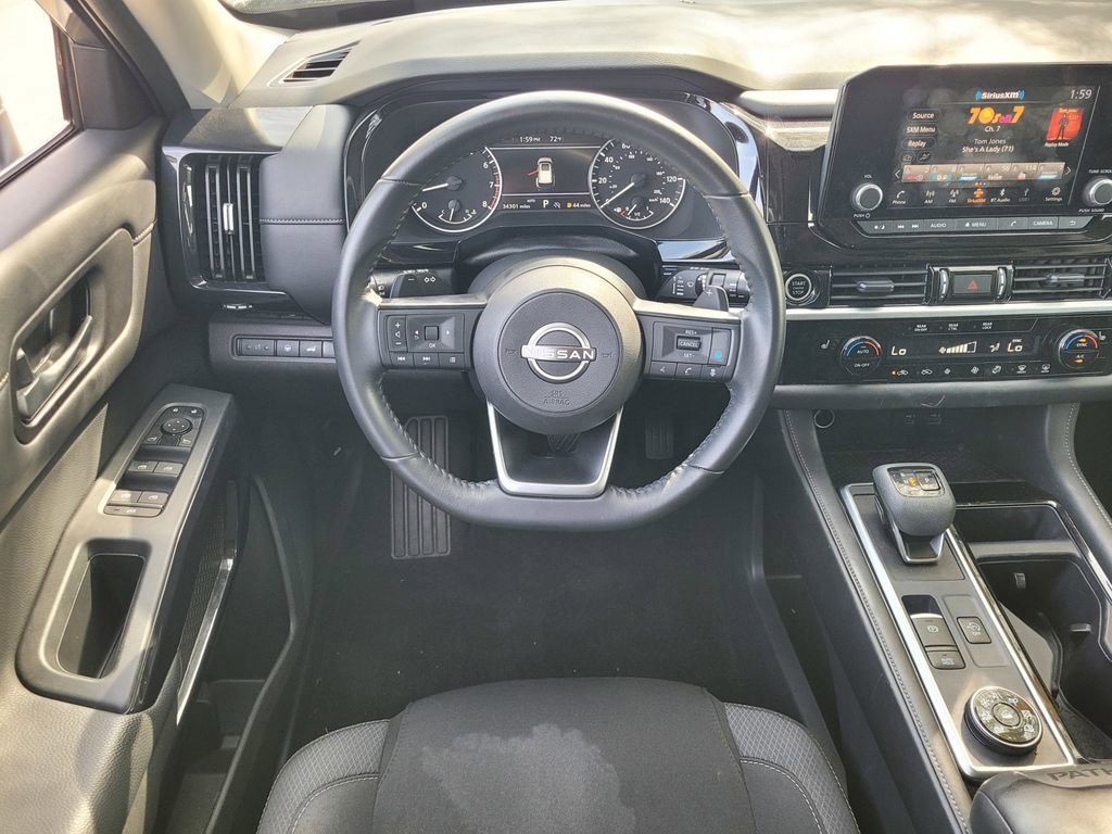 Used 2024 Nissan Pathfinder SV w/ SV Premium Package image 11