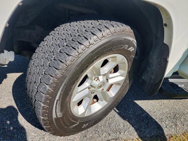 Used 2016 Toyota 4Runner SR5 AWD/4WD image 12