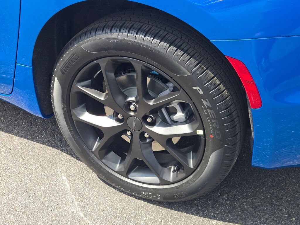 New 2027 Chrysler Pacifica Select AWD/4WD image 22