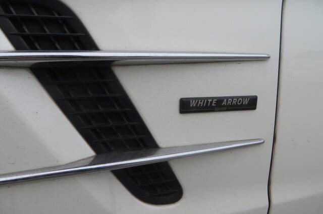 Used 2015 Mercedes-Benz SL 550 image 34