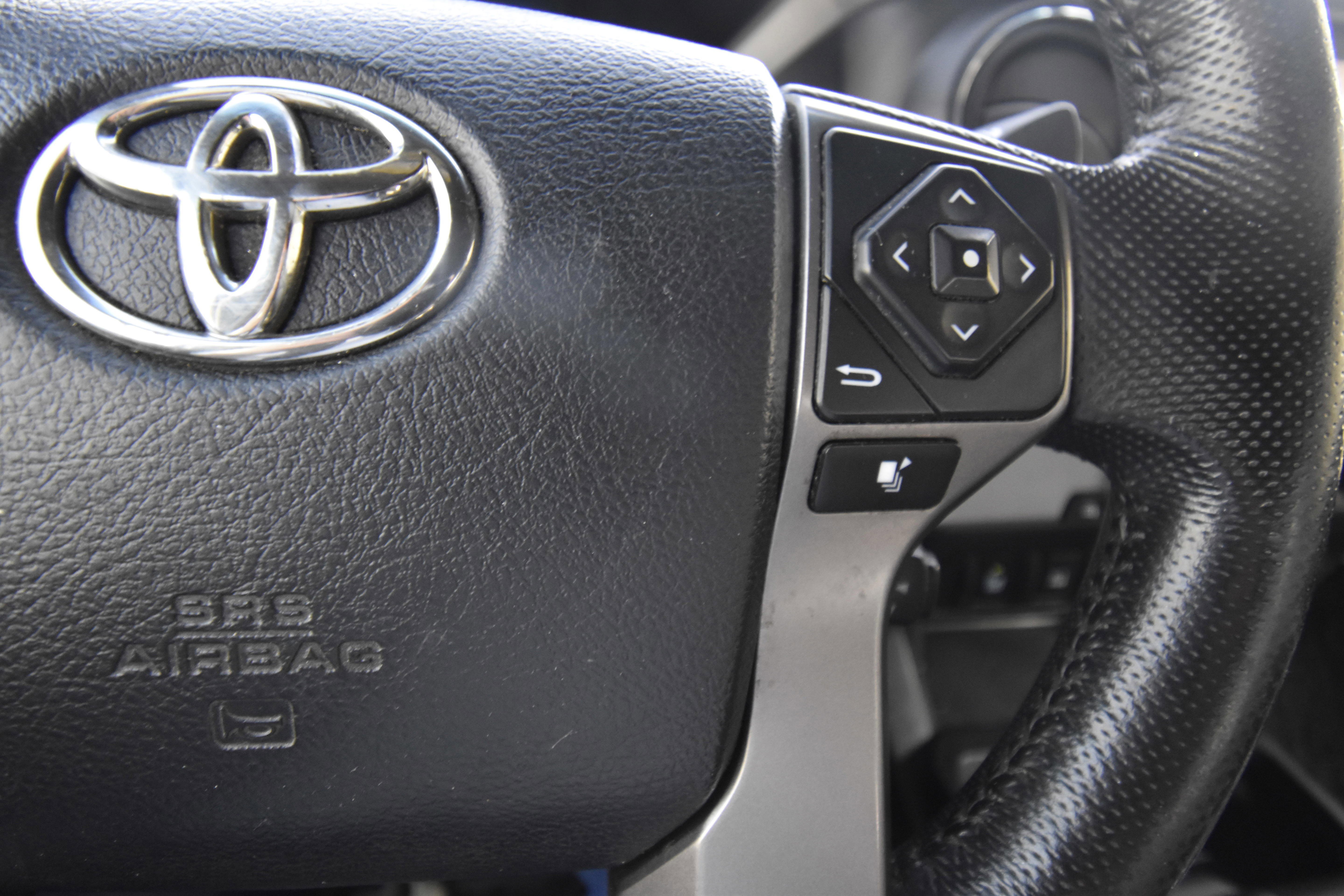 Used 2016 Toyota Tacoma Limited w/ Towing Package RWD image 16