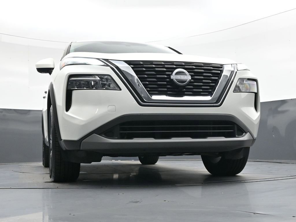Used 2023 Nissan Rogue SV image 42