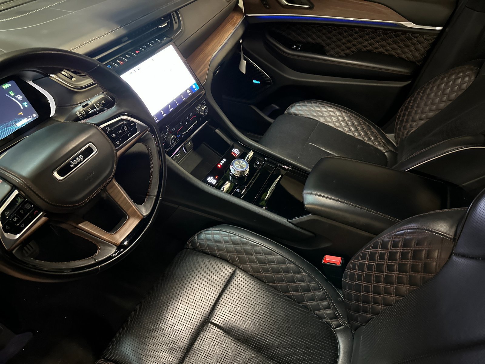 Used 2023 Jeep Grand Cherokee Summit w/ Advanced Protech Group IV AWD/4WD image 9