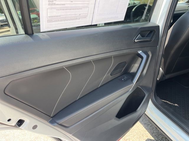 Used 2022 Volkswagen Tiguan SEL R-Line image 12