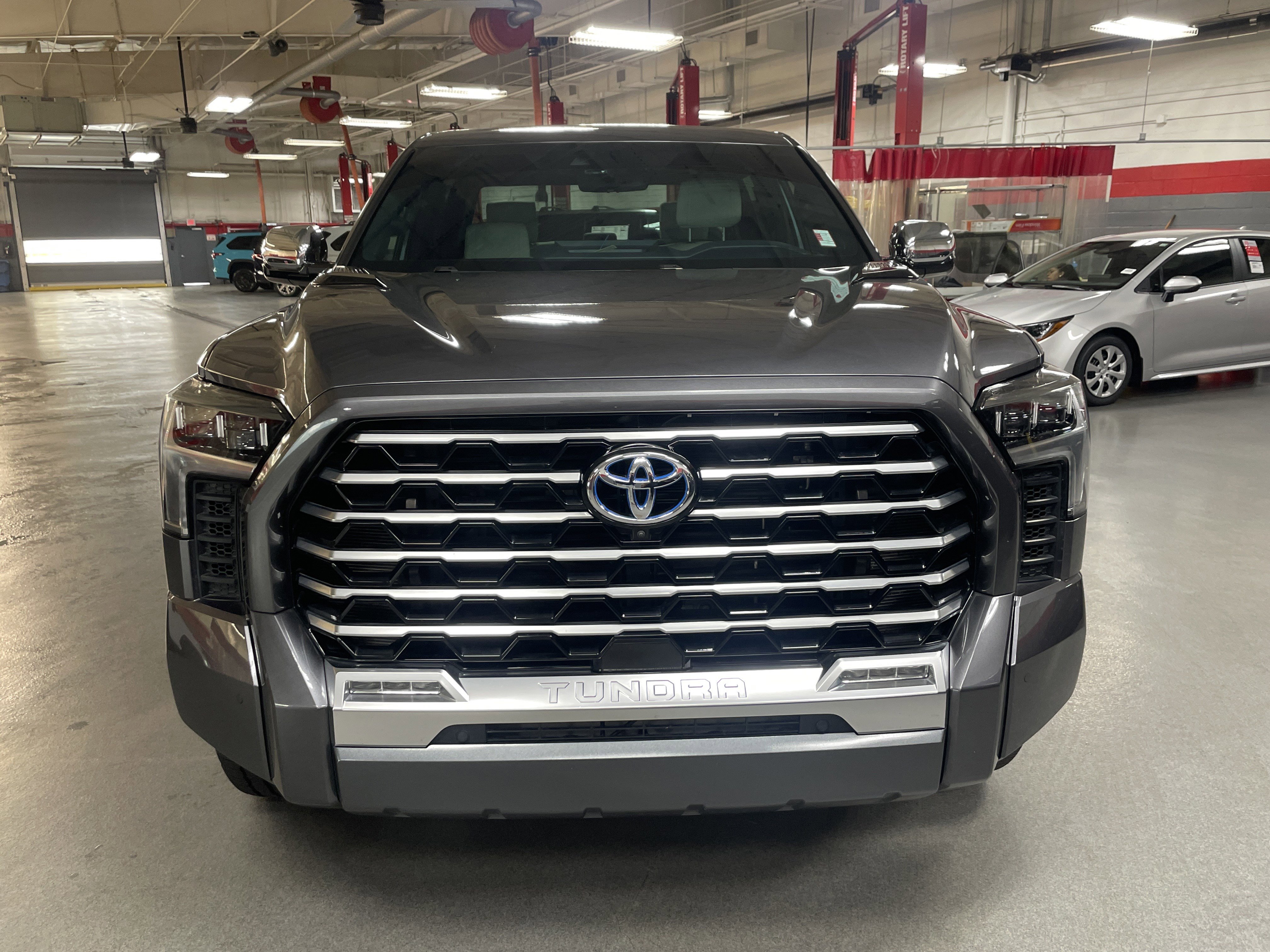 Used 2024 Toyota Tundra Capstone AWD/4WD image 3