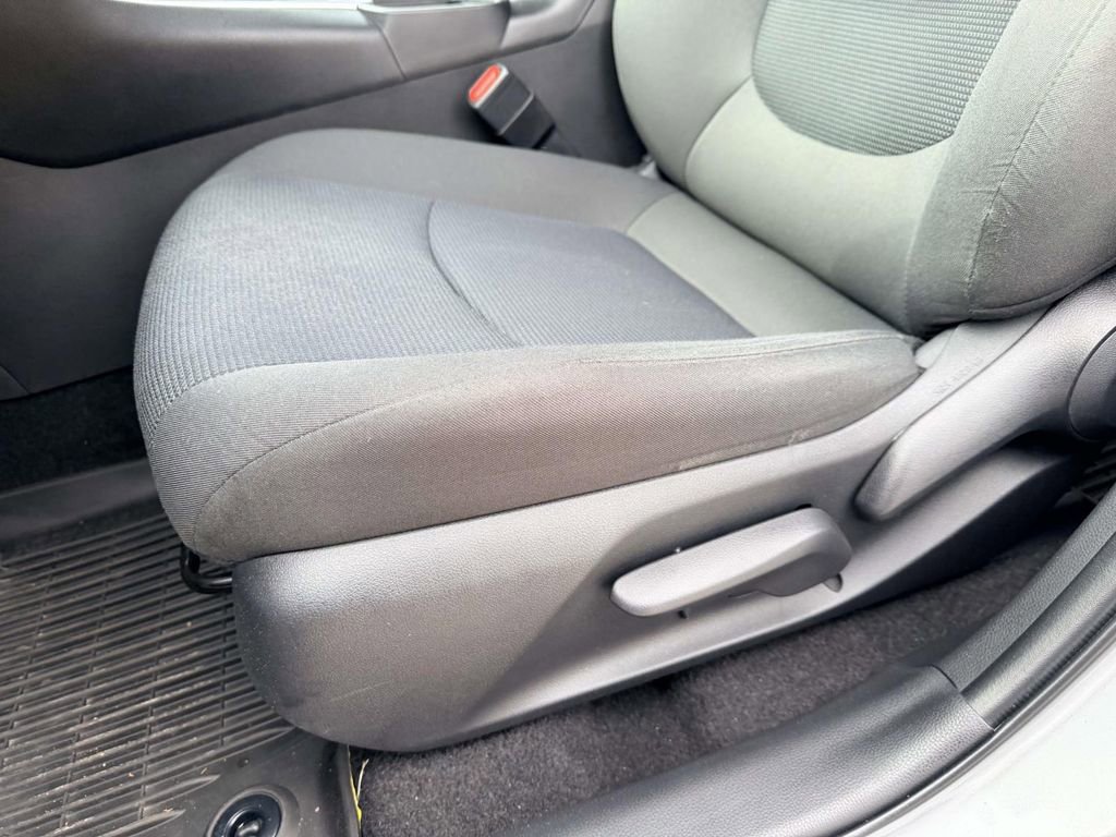 Certified 2022 Toyota RAV4 LE AWD/4WD image 18