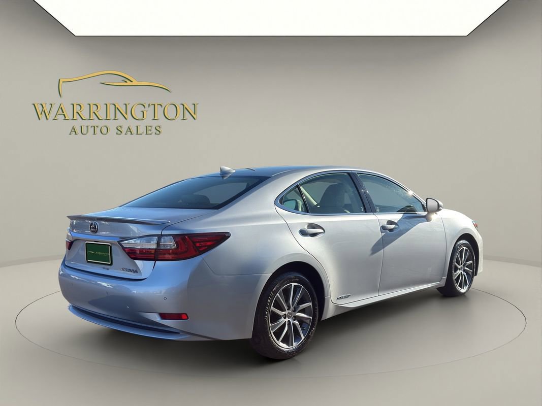 Used 2016 Lexus ES 300h w/ Luxury Package w/Wood Trim image 25