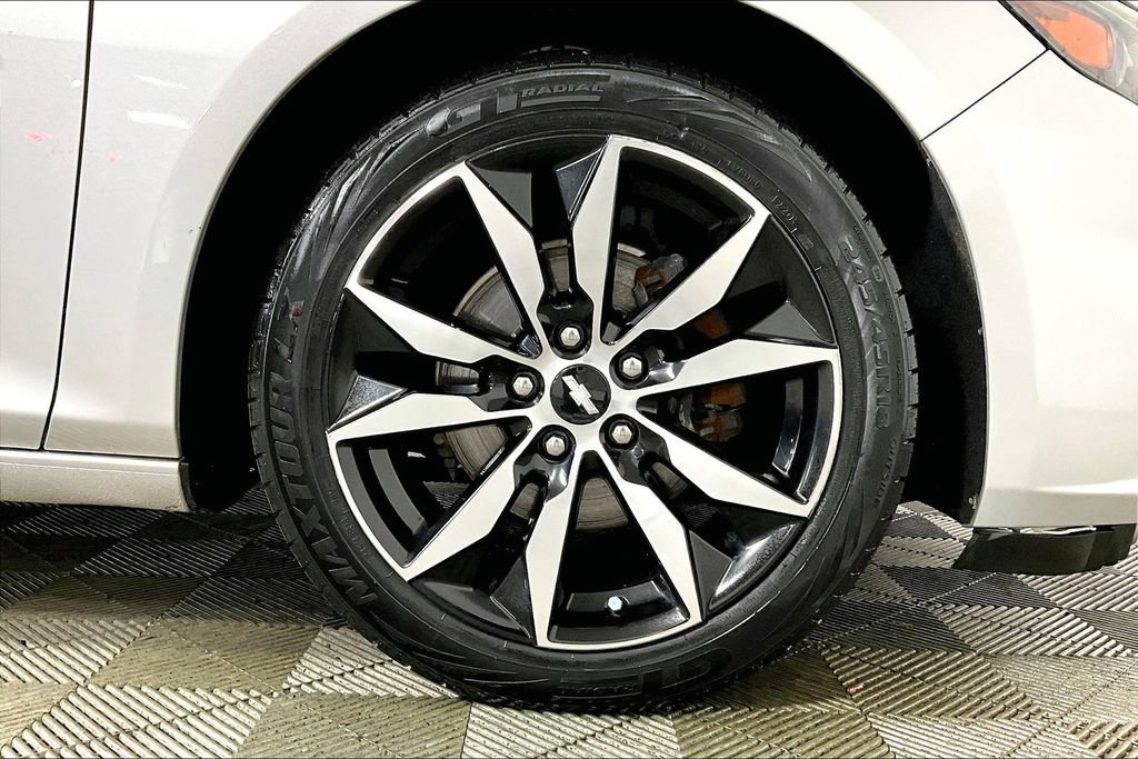 Used 2017 Chevrolet Malibu LT w/ Driver Confidence Package image 8