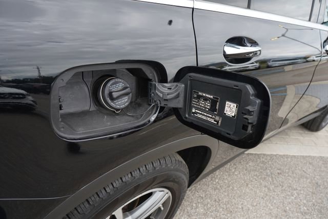 Used 2020 Mercedes-Benz GLC 300 4MATIC image 11