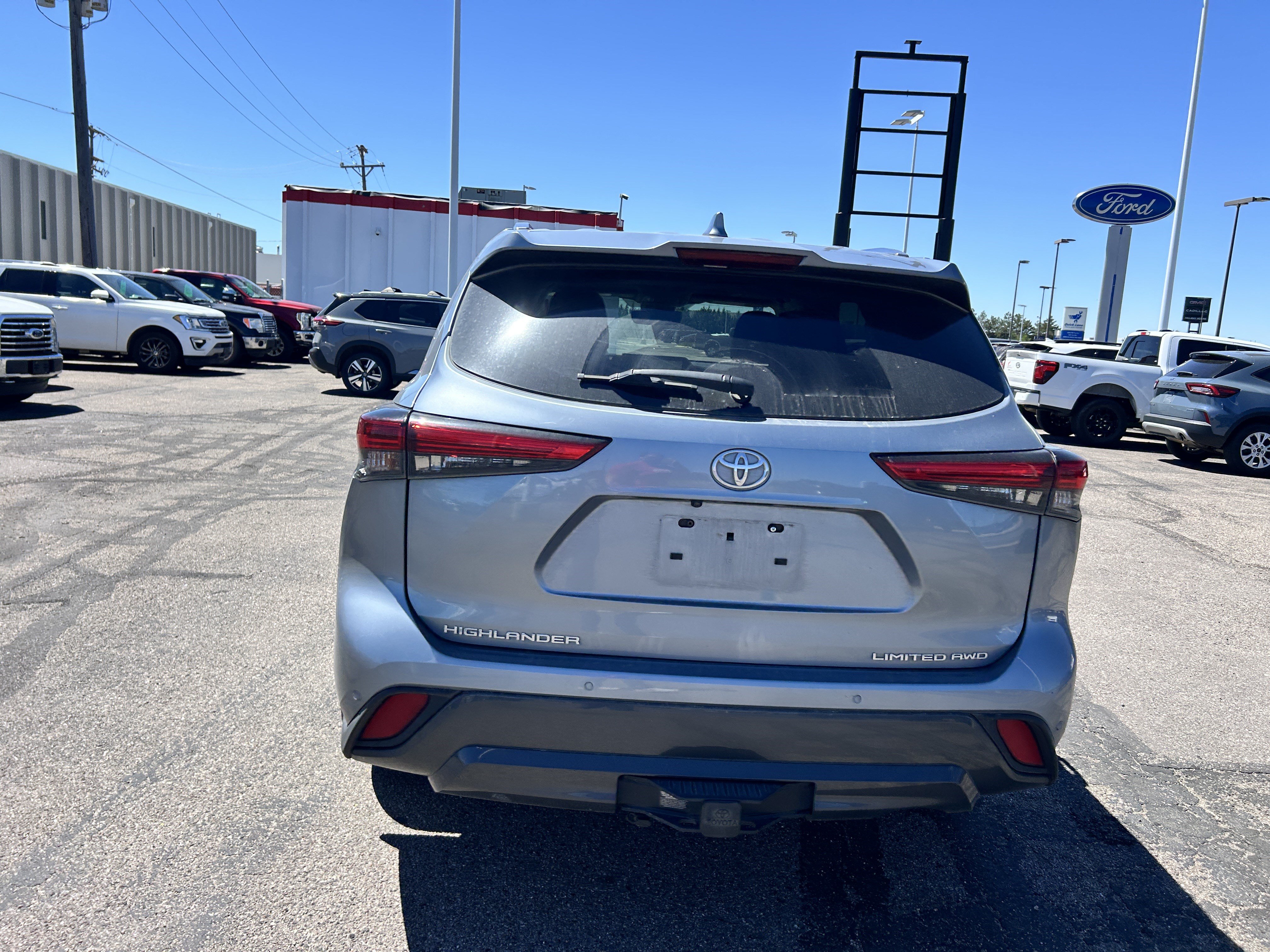 Used 2023 Toyota Highlander Limited AWD/4WD image 4