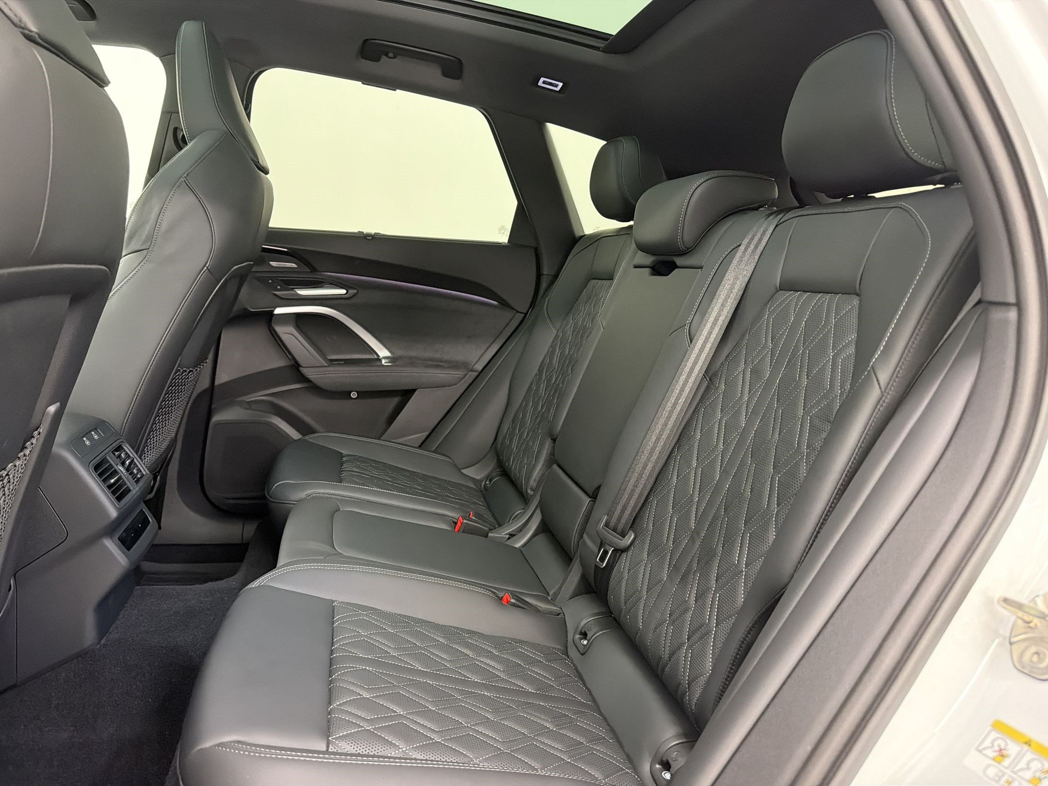 Certified 2025 Audi SQ5 Premium Plus w/ Premium Plus Package AWD/4WD image 17