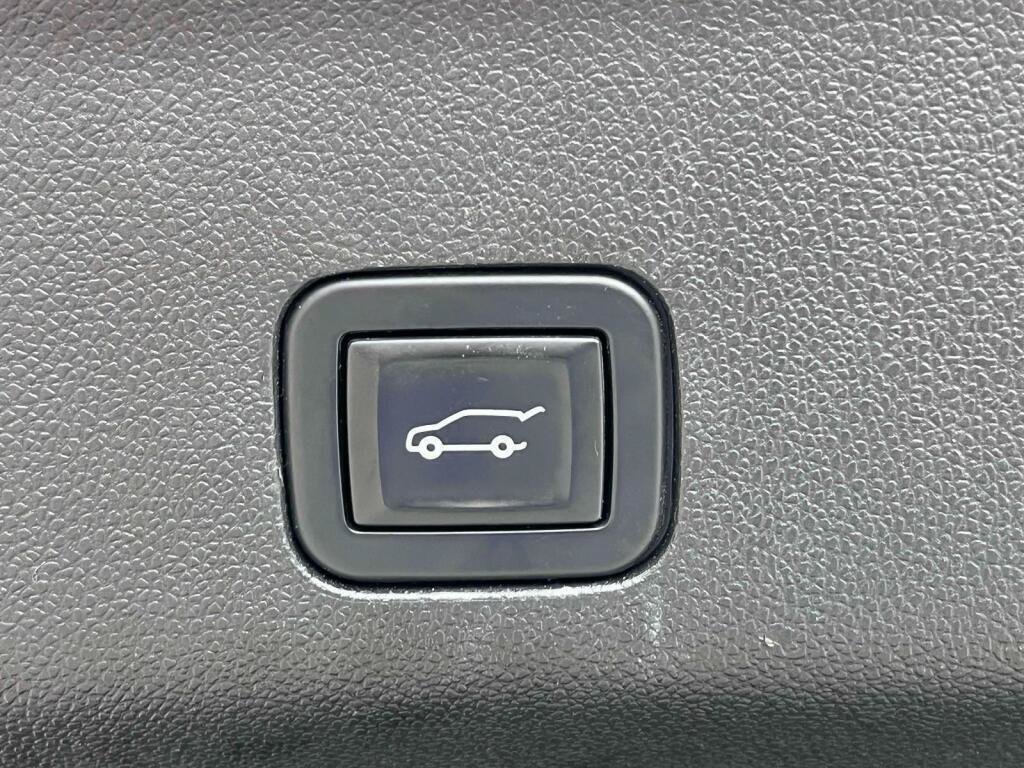 Used 2021 Chevrolet Suburban High Country AWD/4WD image 23