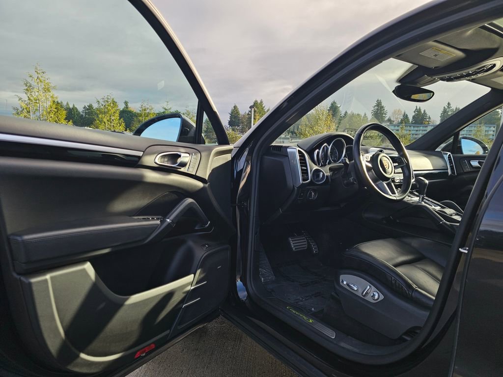 Used 2017 Porsche Cayenne S image 21