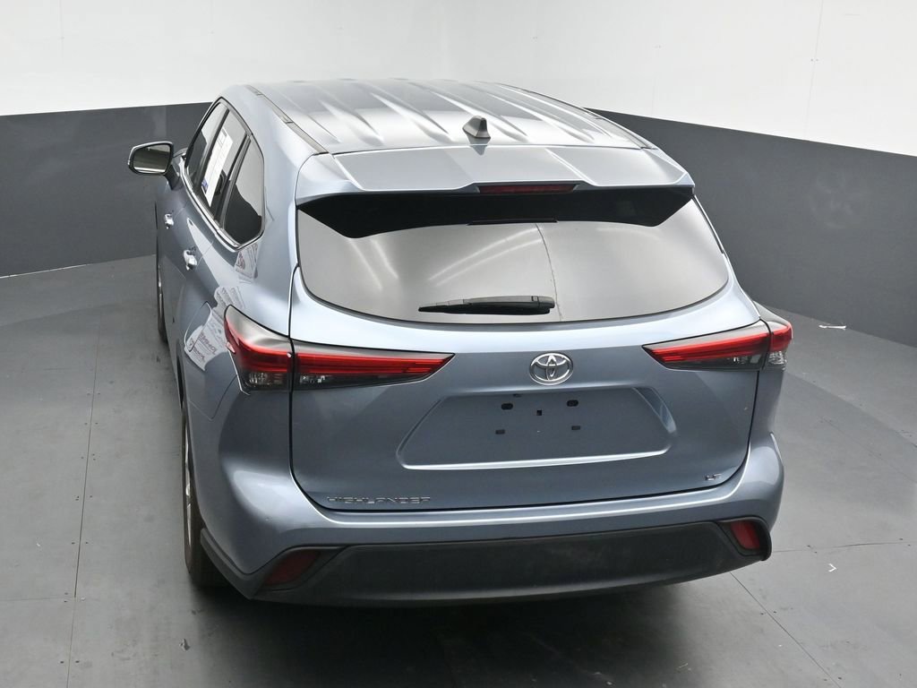 Used 2023 Toyota Highlander LE image 27