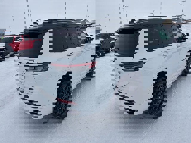 Used 2023 Jeep Grand Cherokee L Summit w/ Advanced Protech Group IV image 3