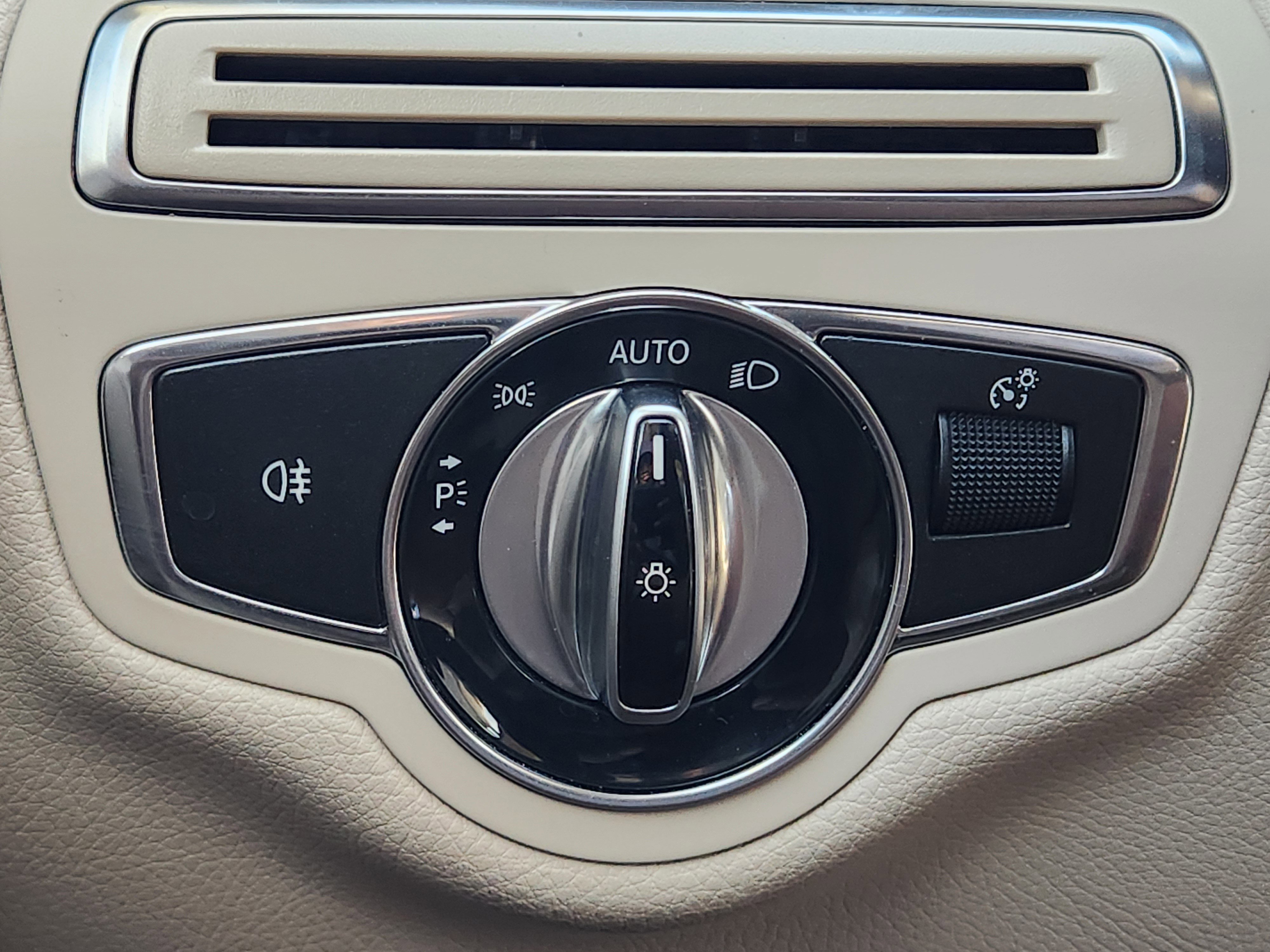 Used 2015 Mercedes-Benz C 300 4MATIC Sedan image 22