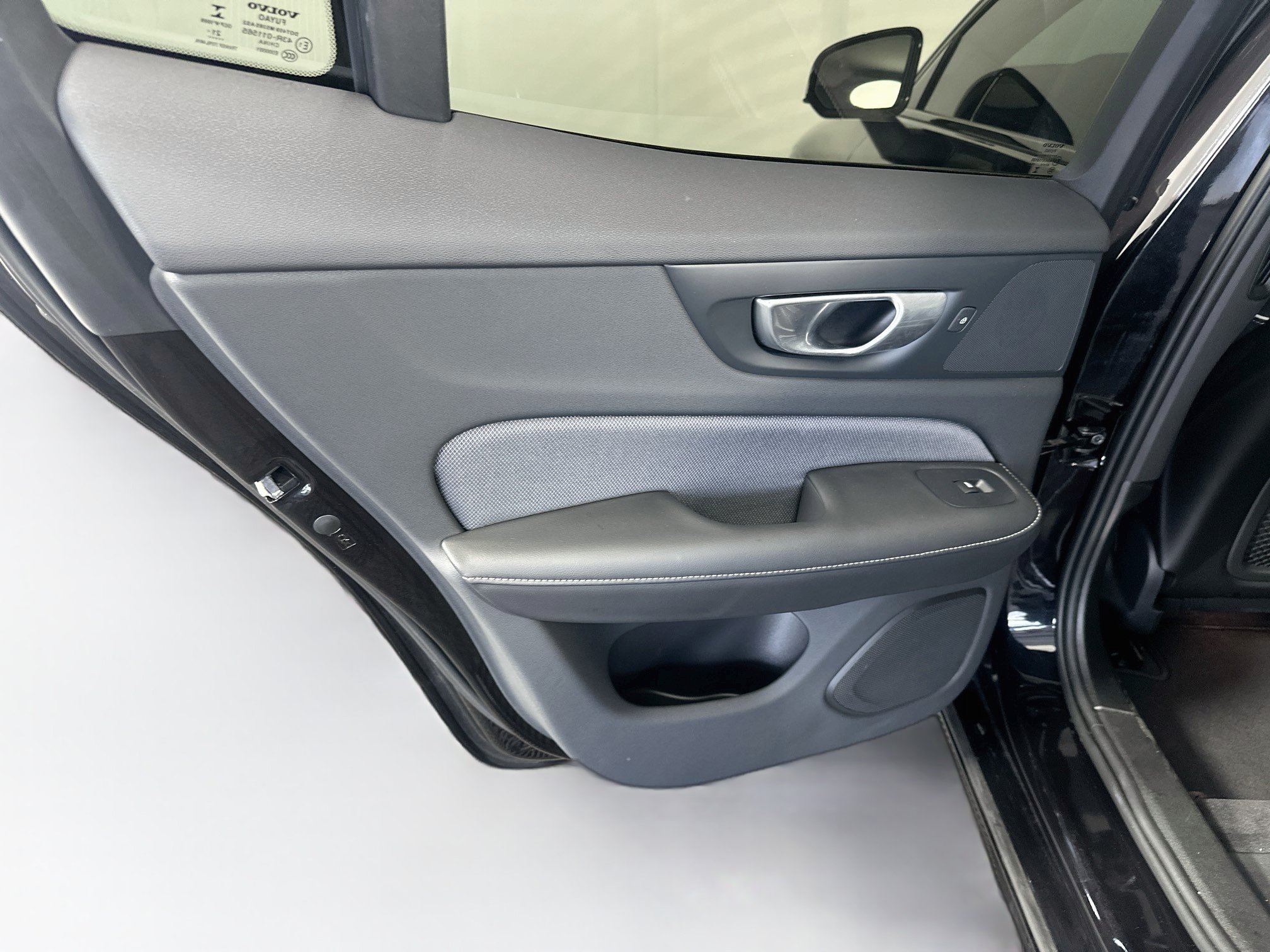 Used 2024 Volvo S60 B5 Plus w/ Protection Package Premier FWD image 28