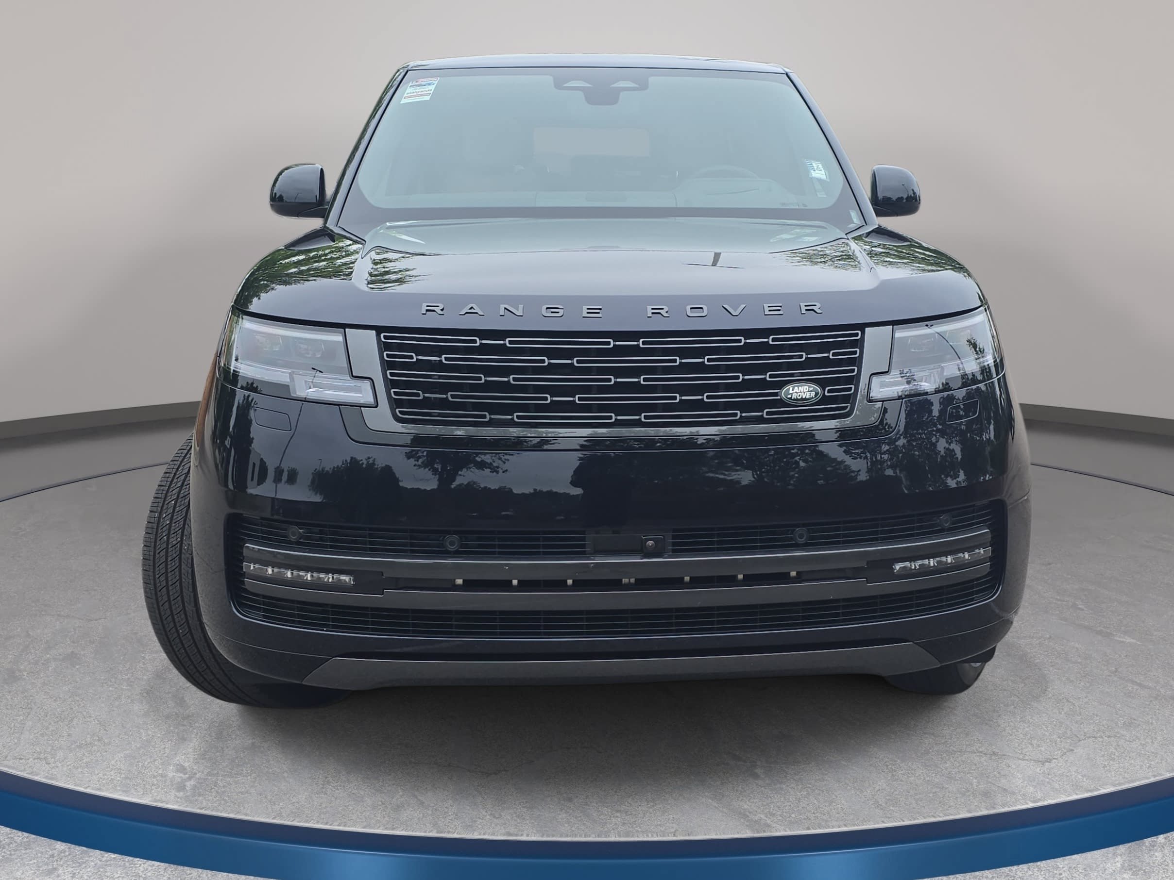 Certified 2026 Land Rover Range Rover Long Wheelbase SE AWD/4WD image 2