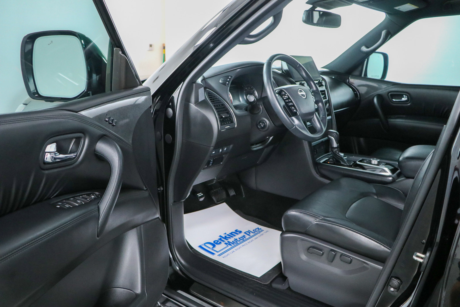 Used 2023 Nissan Armada SL w/ Midnight Edition Package AWD/4WD image 3