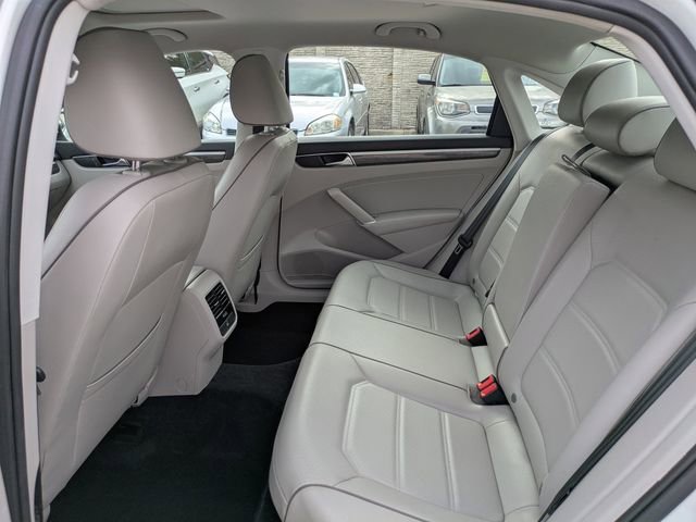 Used 2018 Volkswagen Passat 2.0T SE w/ SE Lighting Package image 14