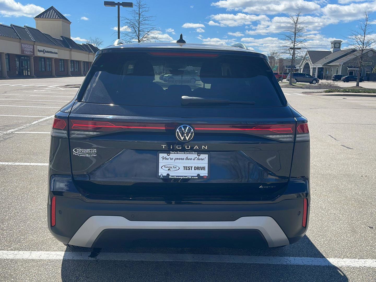 Used 2025 Volkswagen Tiguan S image 6