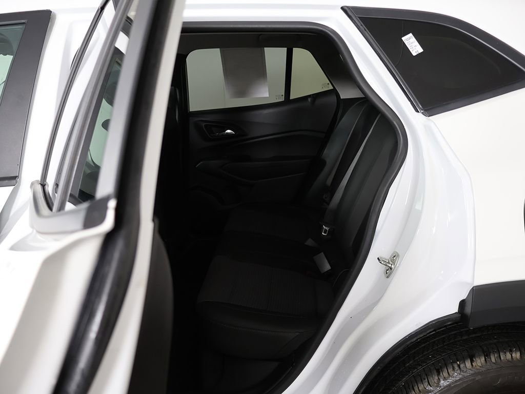 Used 2025 Chevrolet Trax LT FWD image 27