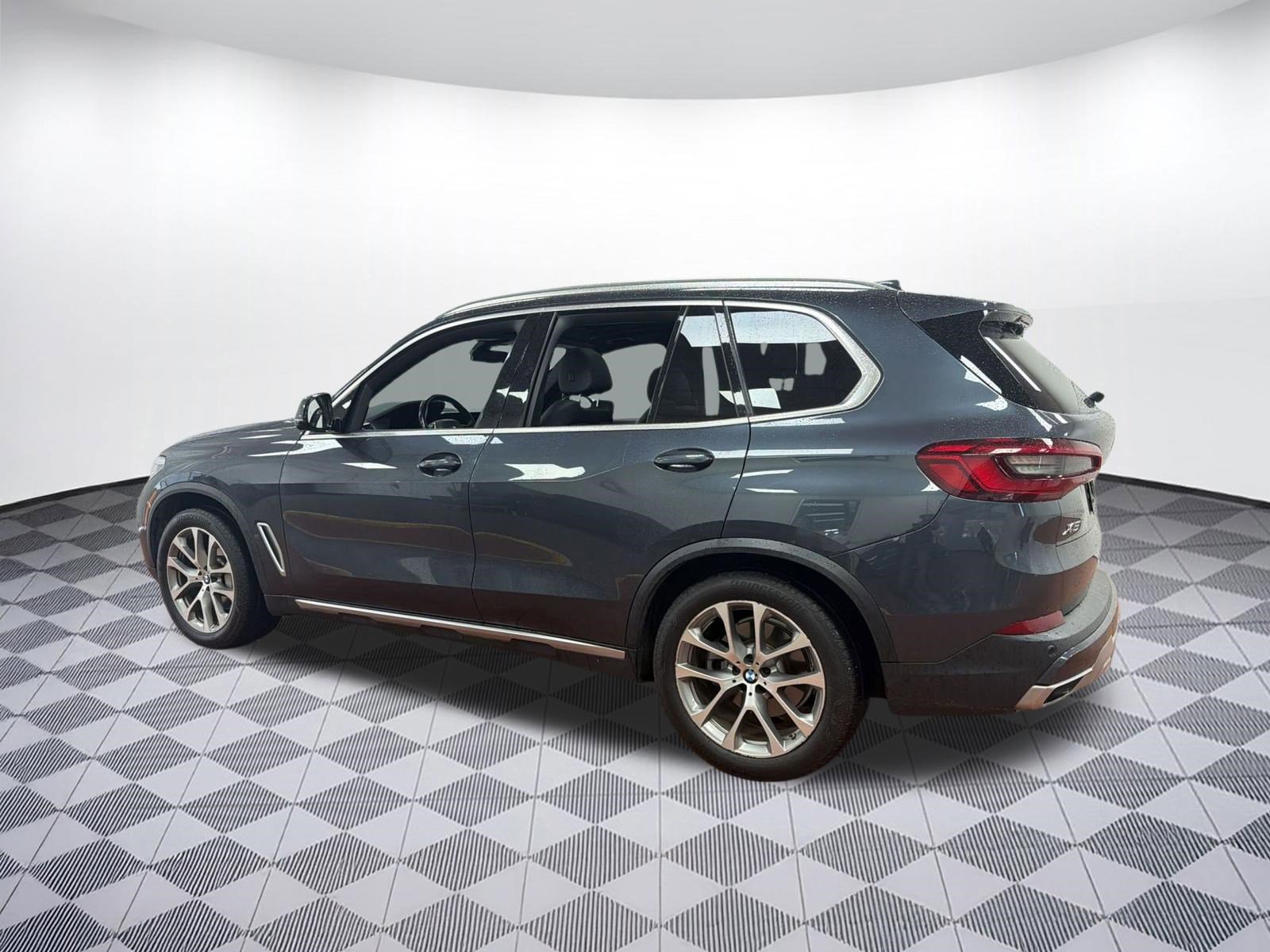 Used 2019 BMW X5 xDrive40i w/ Premium Package 2 image 3
