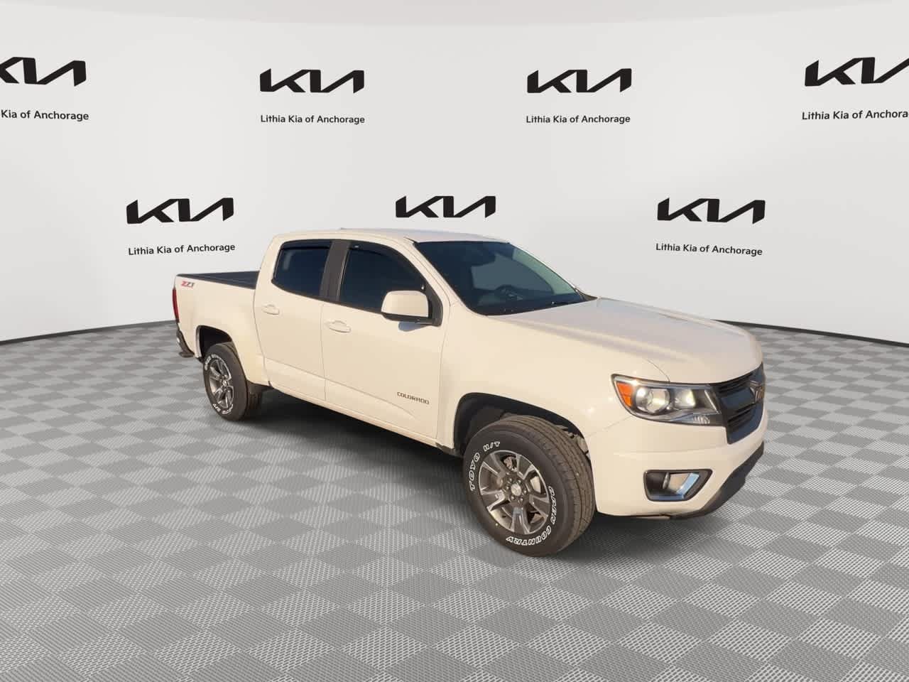 Used 2017 Chevrolet Colorado Z71 AWD/4WD image 2