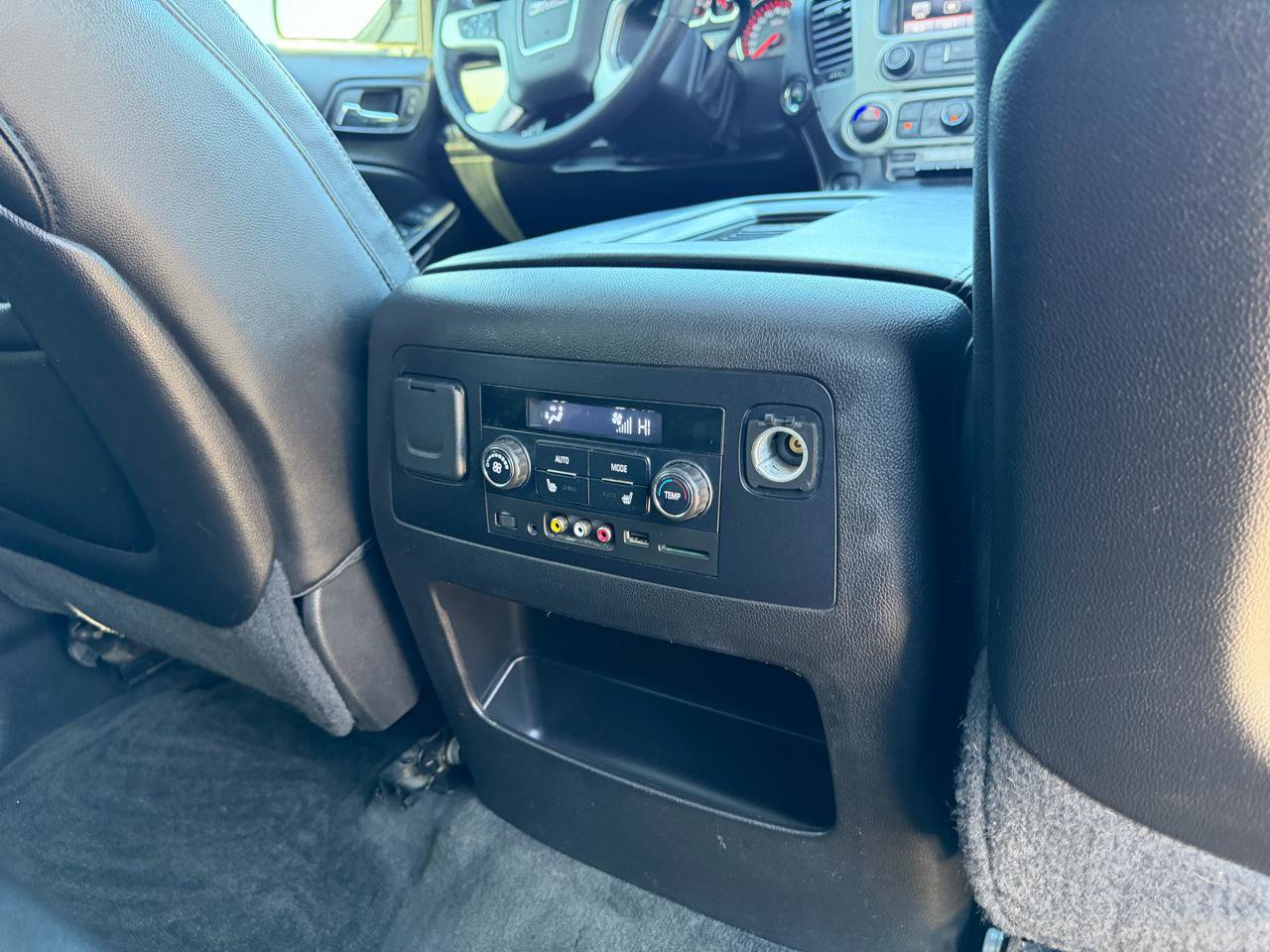 Used 2015 GMC Yukon SLT w/ Open Road Package AWD/4WD image 24