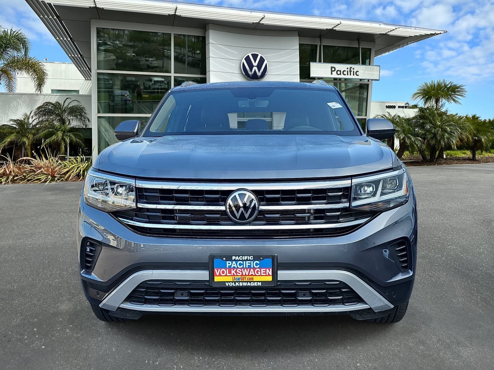 Used 2023 Volkswagen Atlas Cross Sport SE w/ Panoramic Sunroof Package FWD image 2