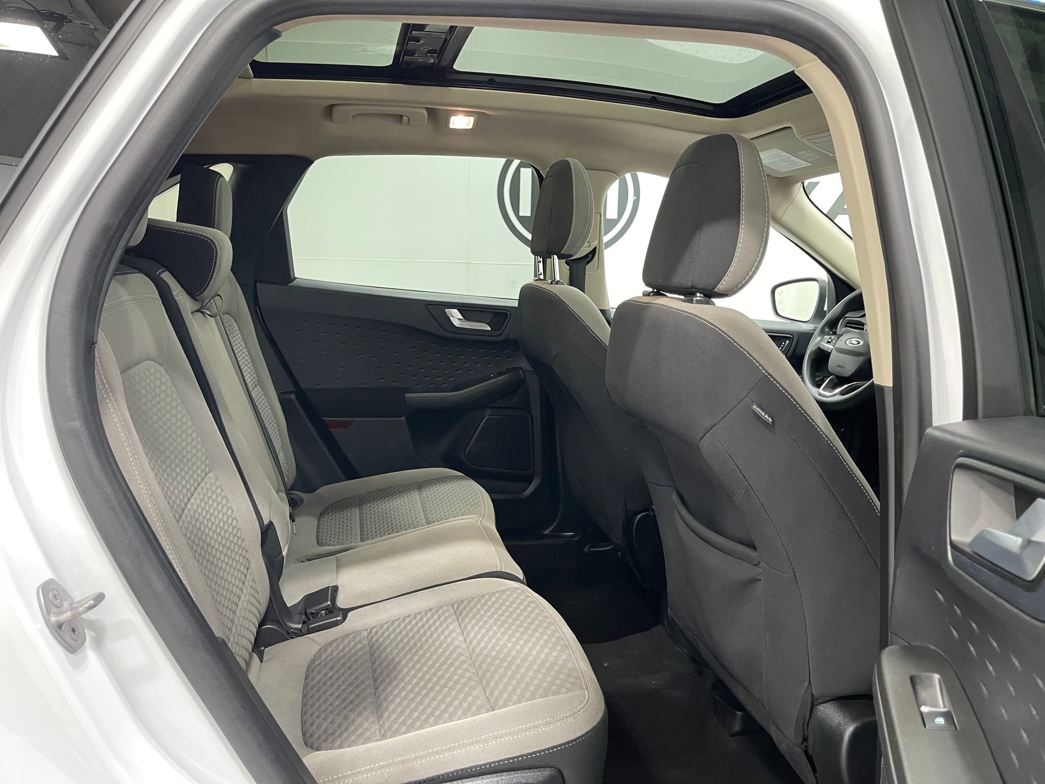 Used 2020 Ford Escape SE image 30