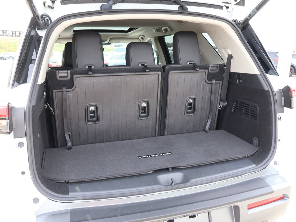 Used 2026 Nissan Pathfinder SL w/ SL Premium Package AWD/4WD image 16
