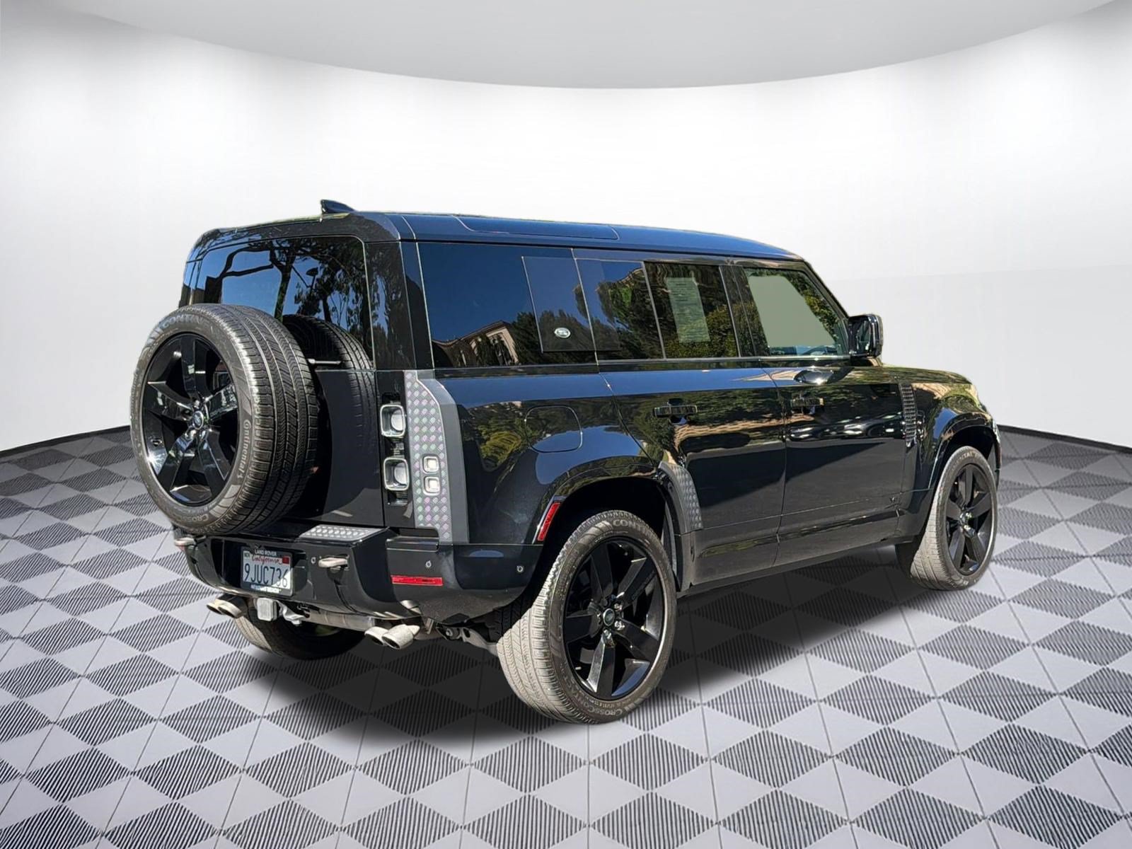 Used 2024 Land Rover Defender 110 V8 AWD/4WD image 9