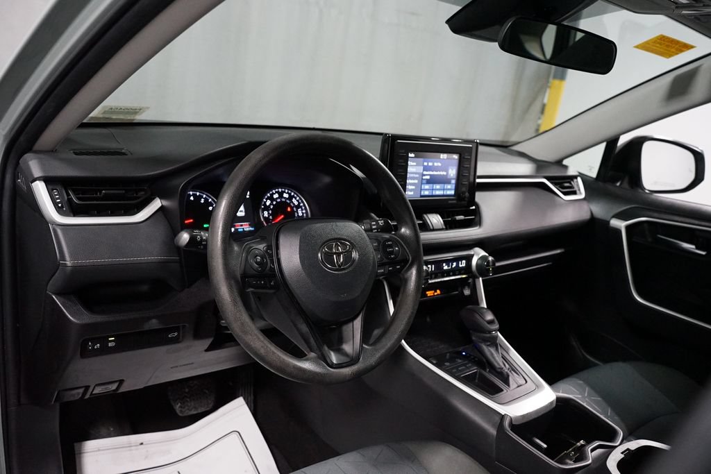 Used 2022 Toyota RAV4 XLE w/ Convenience Package FWD image 11