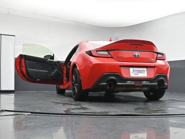 Used 2025 Toyota GR86 Premium w/ Performance Package RWD image 40