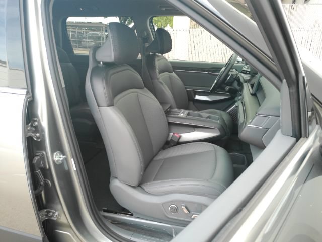 Used 2024 Kia EV9 Light Long Range RWD image 21
