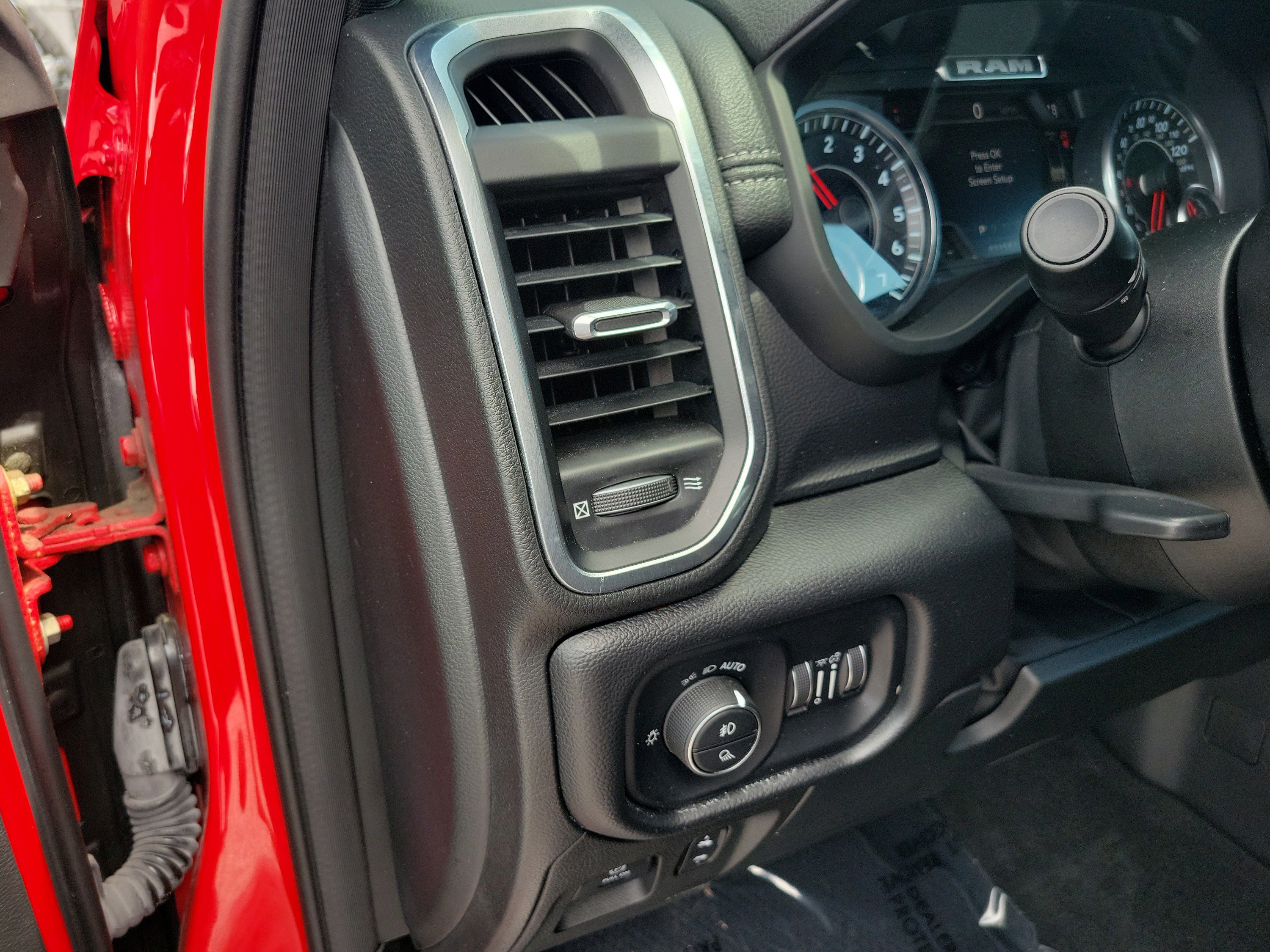Used 2022 RAM 1500 Laramie AWD/4WD image 17
