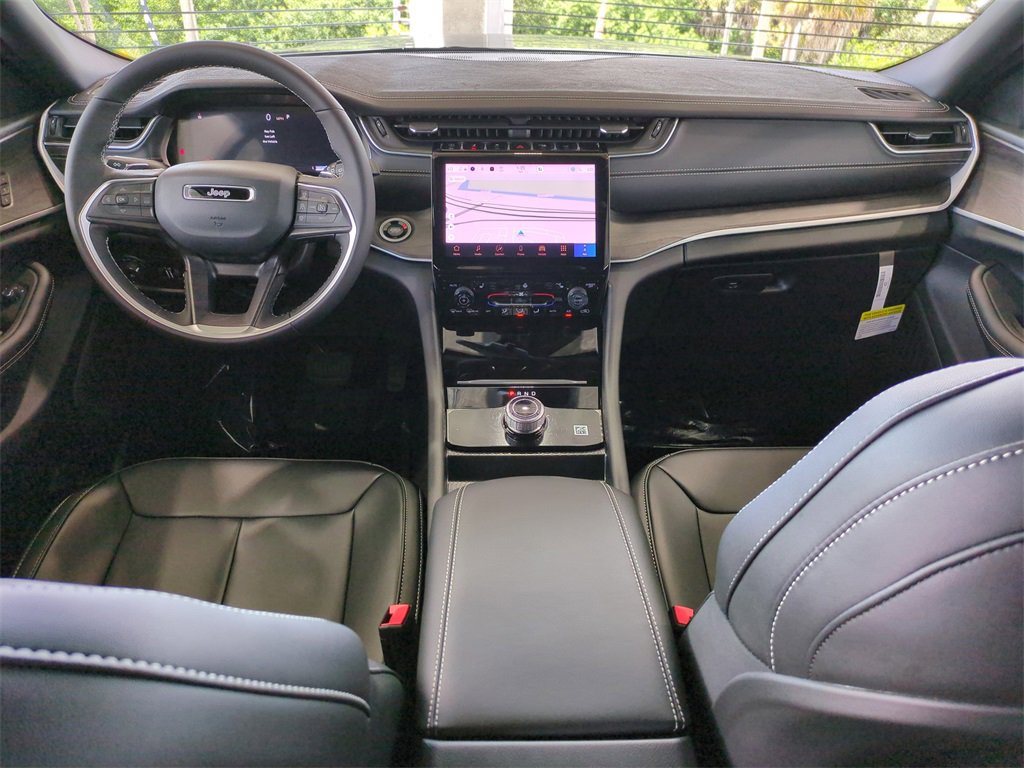 New 2025 Jeep Grand Cherokee Limited image 16