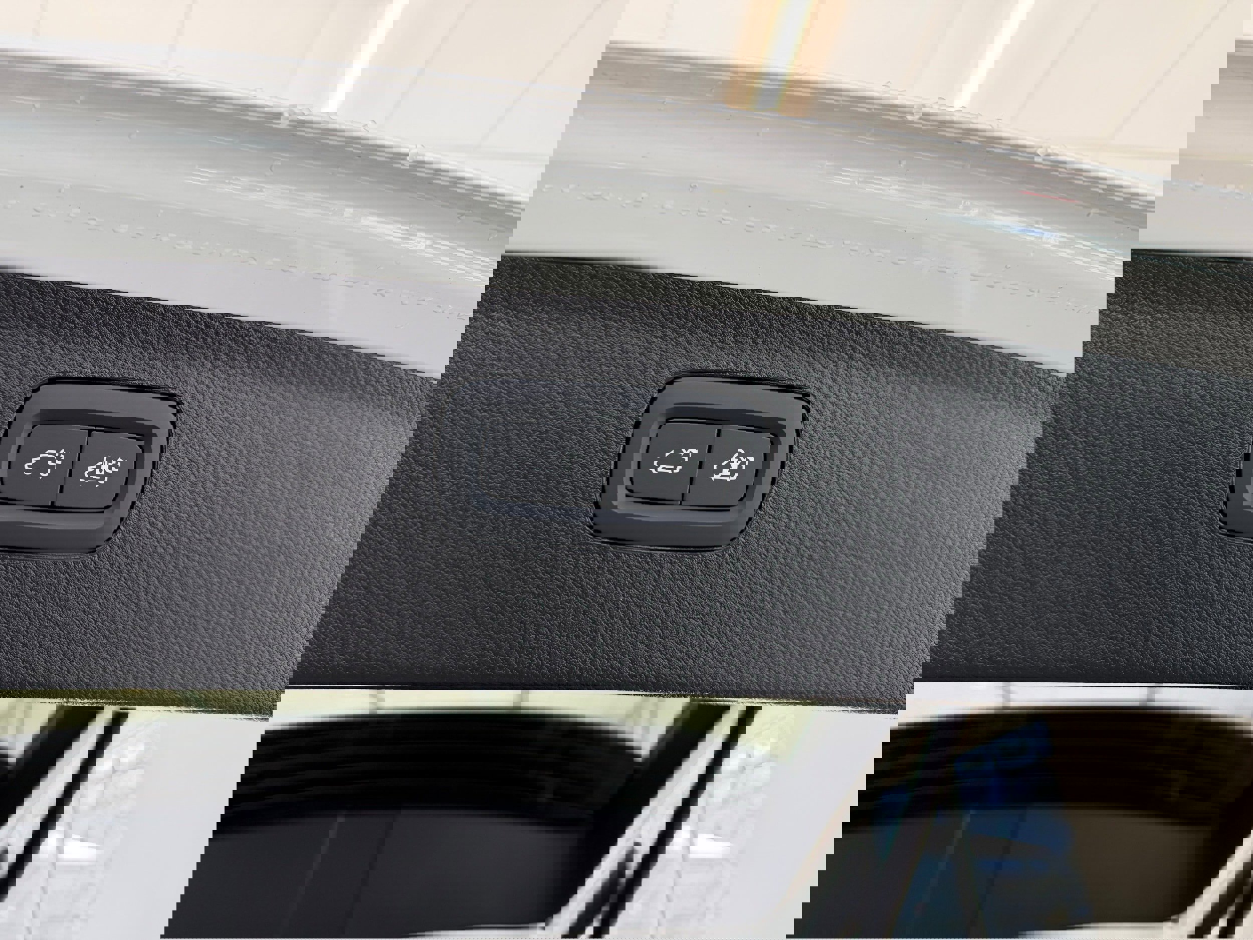 New 2026 Volvo XC90 B6 Plus w/ Protection Package Premier image 27