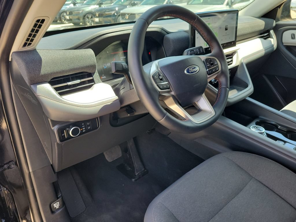 Used 2026 Ford Explorer Active AWD/4WD image 21