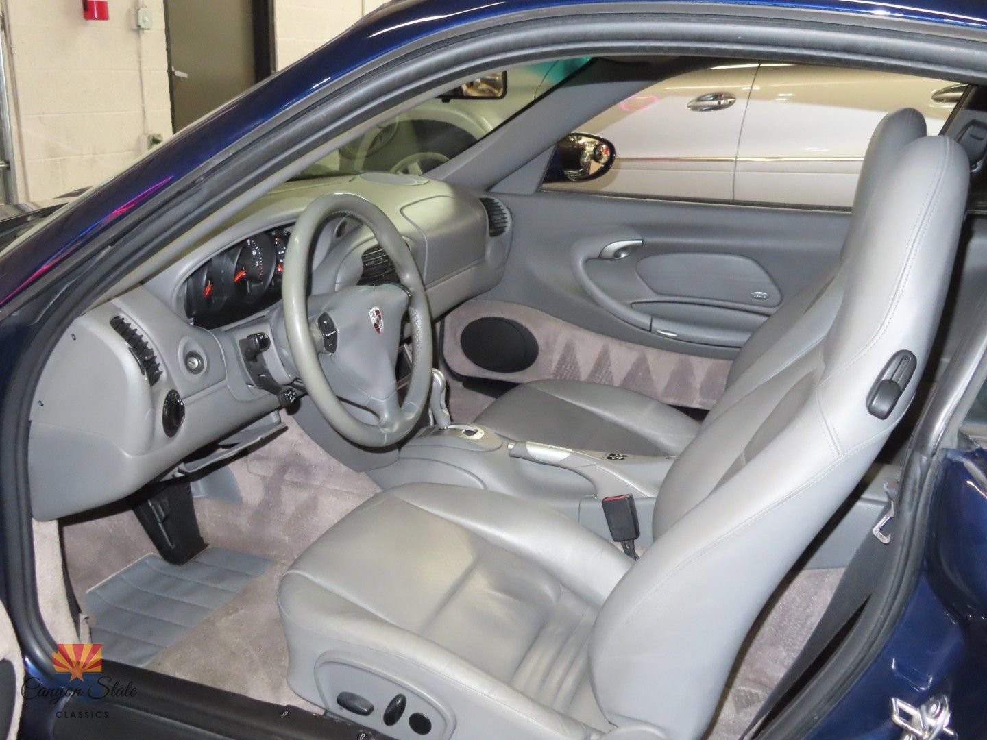 Used 2001 Porsche 911 Carrera image 3