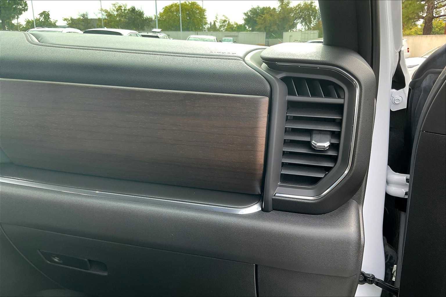 Used 2024 Chevrolet Silverado 1500 High Country w/ High Country Premium Package image 17