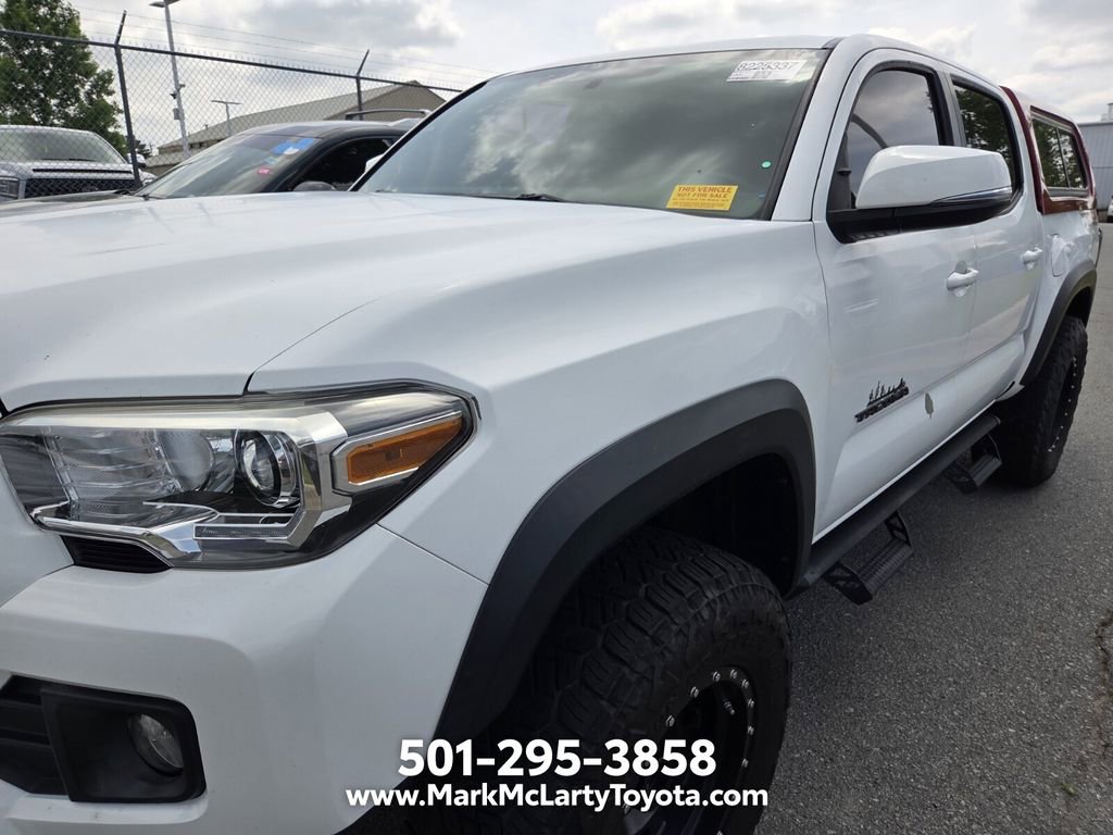 Used 2017 Toyota Tacoma TRD Off-Road AWD/4WD image 4